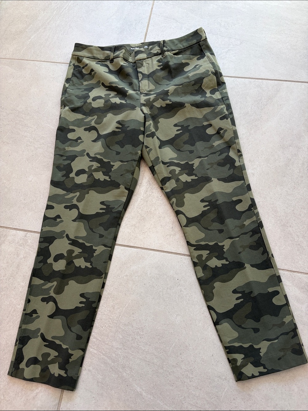 Old Navy Women’s Camo Straight-Leg Jeans - Olive & Dark Green